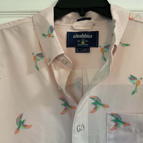 Men’s Chubbies Friday Parrot Party Short Sleeve Button Down Shirt, Size Large - Picture 4 of 6